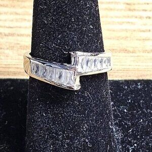 Discover Timeless Elegance with Our Exquisite Silver Tone Bypass Ring - Size 8